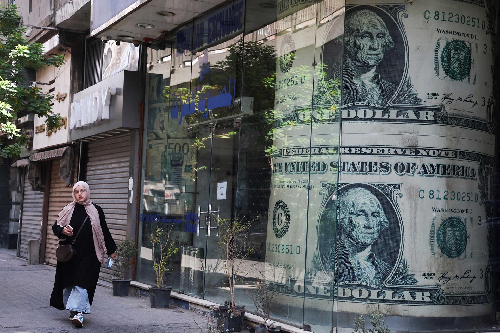 The USD rises above the 48 EGP mark for the first time since April