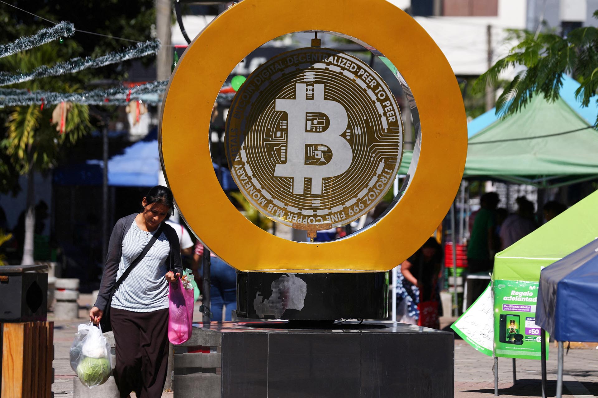 BTC surpasses USD 110k for first time amid stablecoin bill progress