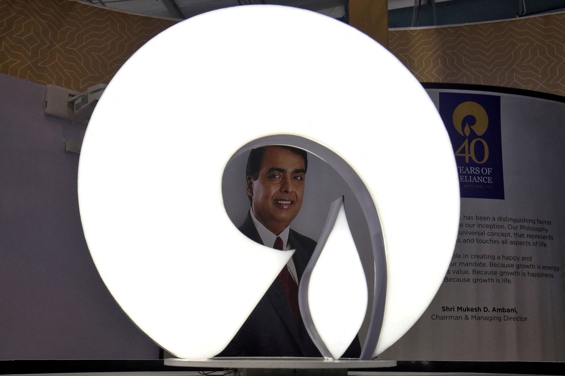 Reliance retail arm allots minority to QIA, Mubadala