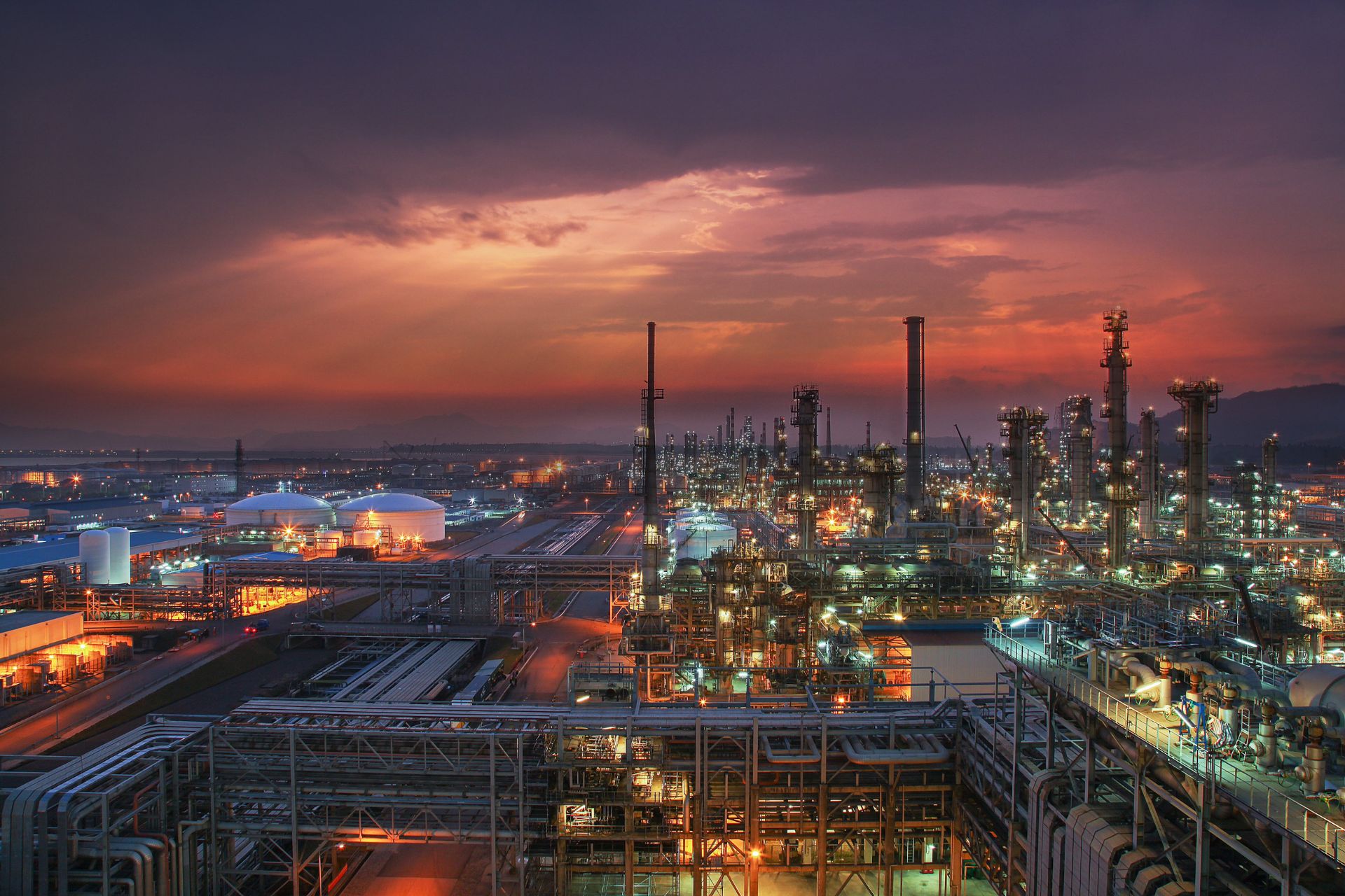 Shell raises LNG flows to India as Gulf outages hit supply