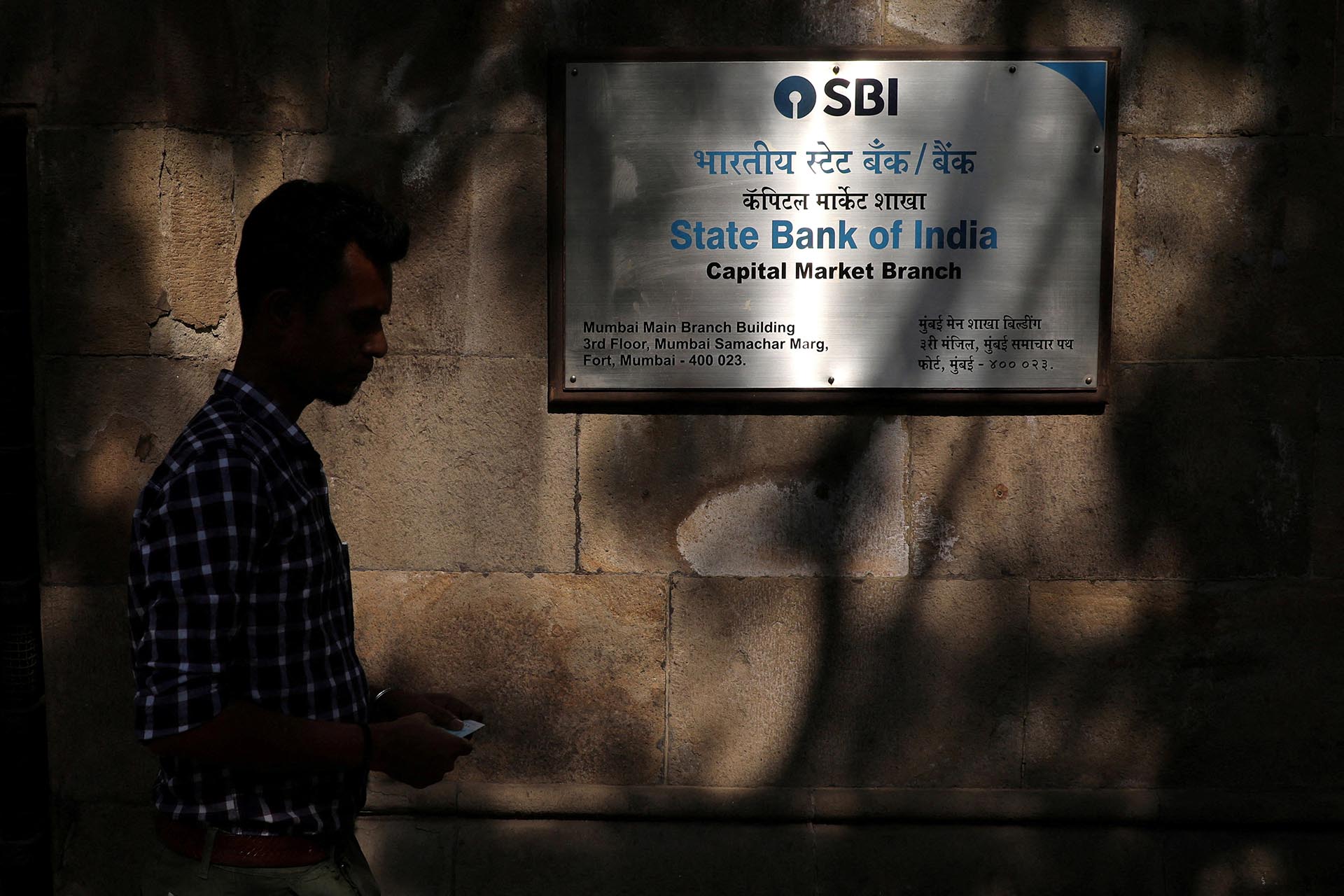 SBI pauses new Gulf lending as Iran crisis drags on,