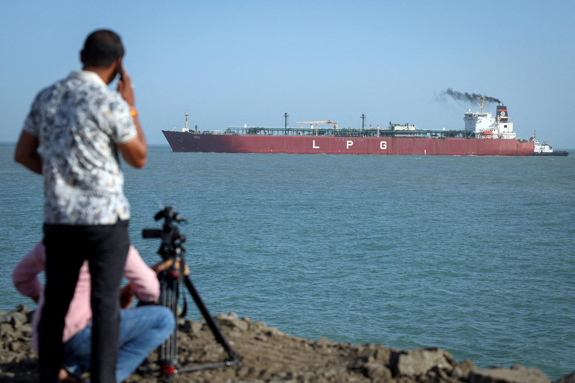 THIS AFTERNOON: UAE-managed LPG tanker sails Hormuz
