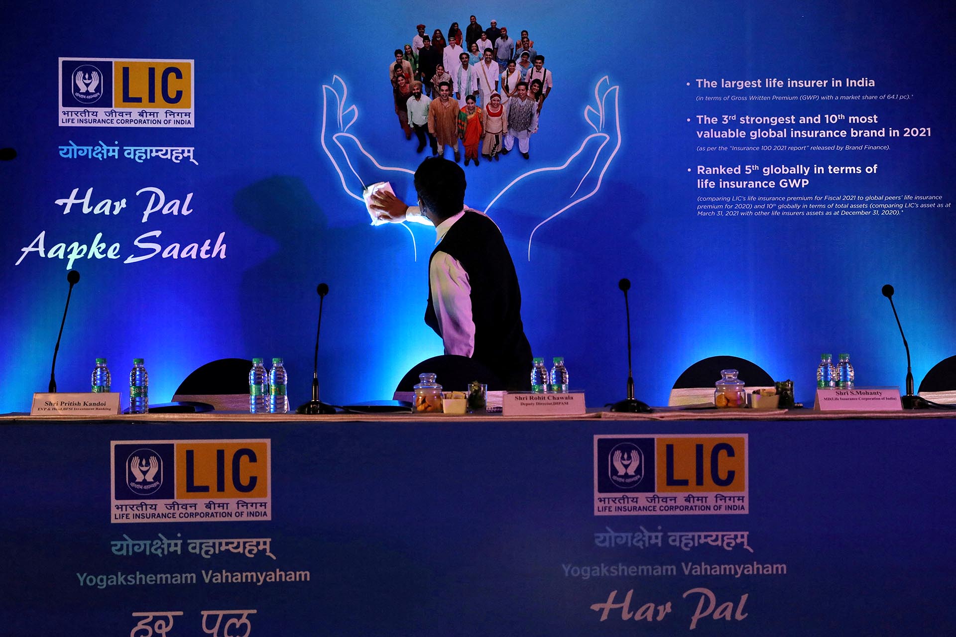 India plans USD 1 bn LIC stake sale in major test of market appetite